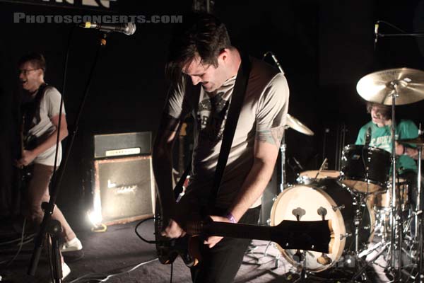 METZ - 2013-02-07 - PARIS - Point Ephemere - Alex Edkins - Chris Slorach - Hayden Menzies